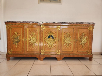 Vente aux enchères Mobilier de style Louis XVI en marqueterie, très belle ornementation d