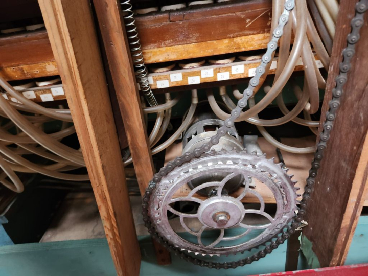 Orgue automatique de danse, 84 touches reconstruit à partir d’éléments