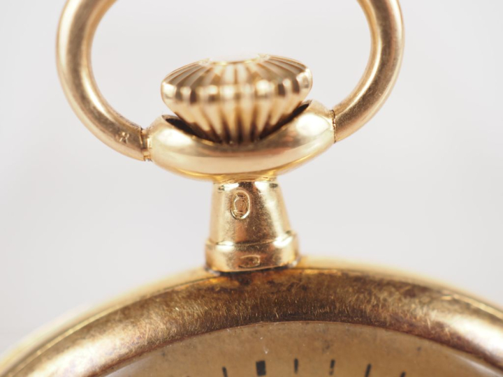 Montre de gousset en or jaune 750.  Cadran à chiffres arabes pour les 