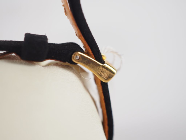 LIP N°90319 Montre bracelet de dame, boitier en or jaune 750.  Cadran 