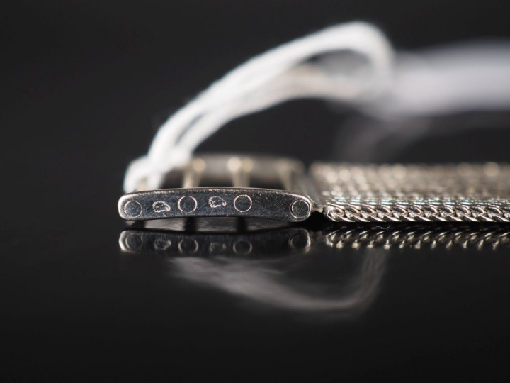 JACQUET DROZ Montre bracelet de dame, boitier et bracelet en or blanc 