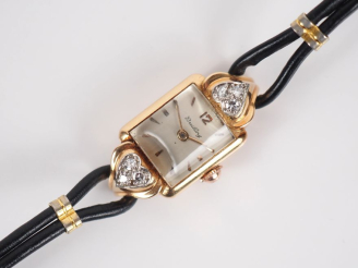 Vente aux enchères BREITLING Montre bracelet de dame de style 1940, boitier en or jaune 7