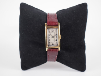 Vente aux enchères LONGINES Montre bracelet, boitier en or jaune 750.  Cadran rectangulai
