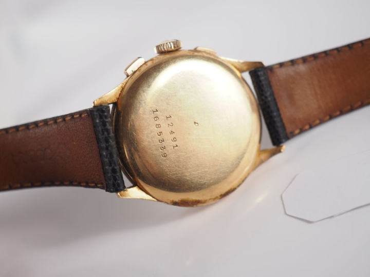 UNIVERSAL GENEVE, Compax Montre bracelet chronographe, boitier en or j