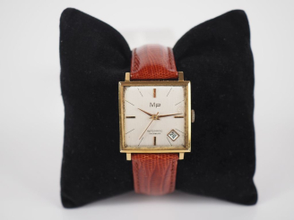 Vente aux enchères M.P Montre bracelet, boitier en or jaune 750.  Cadran à sections carré
