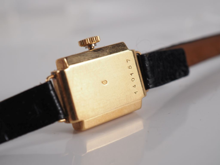 PAX Montre bracelet de dame de style 1940, boitier en or jaune 750.  B