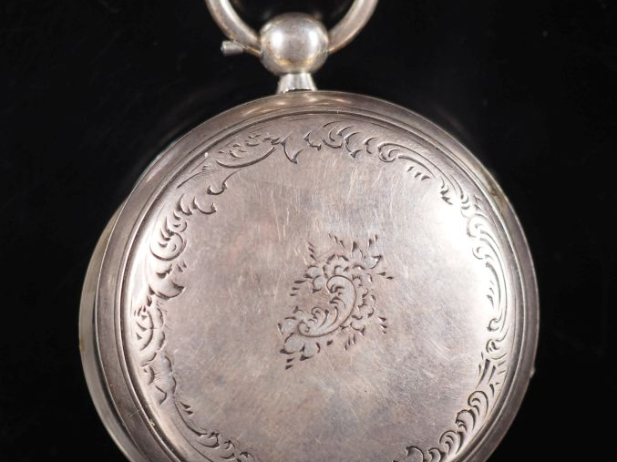 CHOPARD, à Paris Montre de gousset en argent.  Cadran émaillé à chiffr