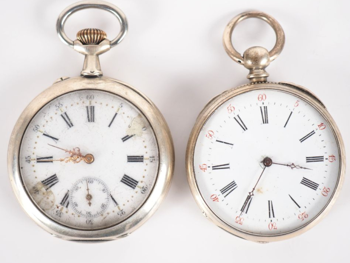 Ensemble comprenant :  - une montre de gousset en argent.  Cadran à ch