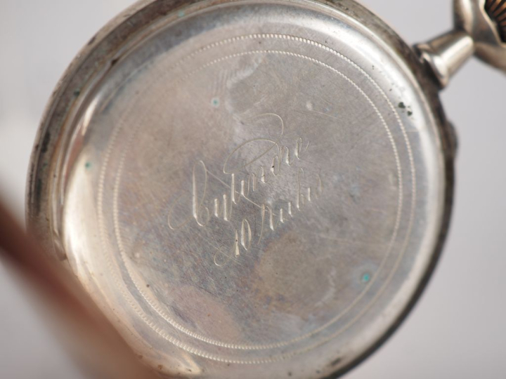 Ensemble comprenant :  - une montre de gousset en argent.  Cadran à ch