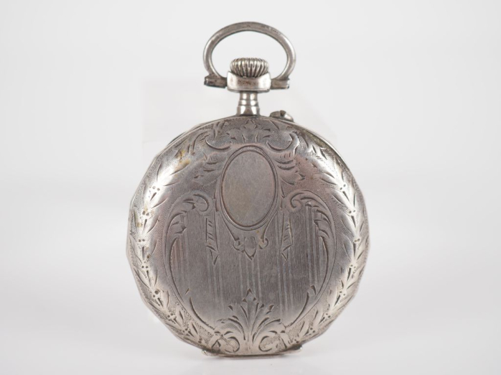 Montre de gousset en argent. Cadran à chiffres arabes pour les heures,