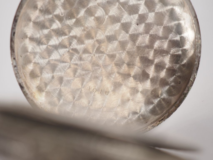 Montre de gousset en argent. Cadran à chiffres arabes pour les heures,
