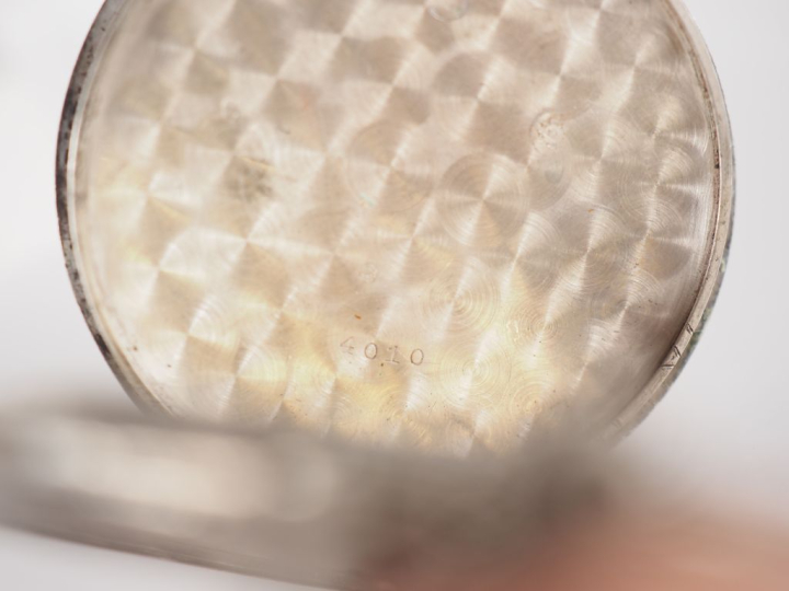 Montre de gousset en argent. Cadran à chiffres arabes pour les heures,