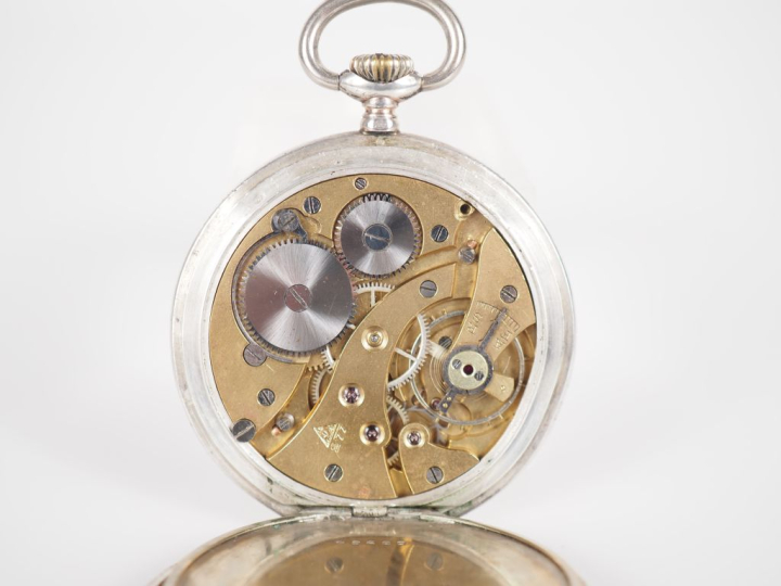 Montre de gousset de style Art déco en argent 800.  Cadran à chiffres 