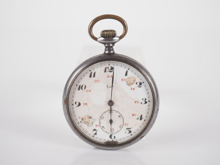 LIP Montre de gousset en métal.  Cadran à chiffres arabes pour les heu