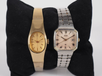 Vente aux enchères SEIKO Deux différentes montres en acier et métal doré.  Signées.  On y