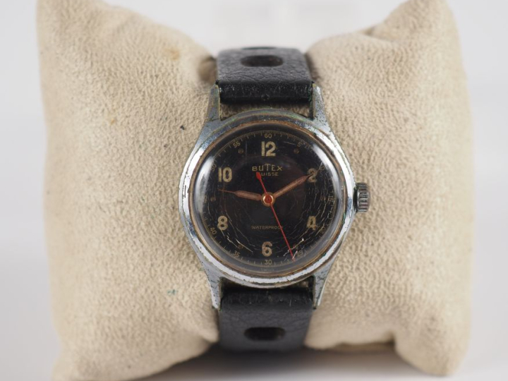 BUTEX Montre bracelet, boitier en acier.  Cadran rond à chiffres arabe