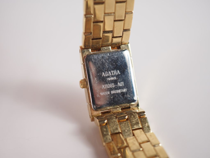 Ensemble comprenant :  - AGATHA, Paris Montre bracelet de dame en méta