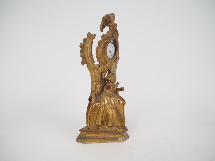 Porte-montre Napoléon III de style Louis XV en bois sculpté et doré à 