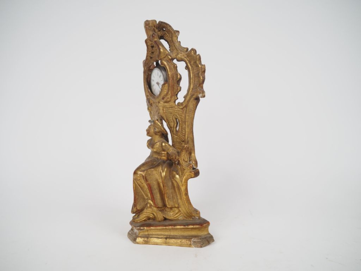 Porte-montre Napoléon III de style Louis XV en bois sculpté et doré à 