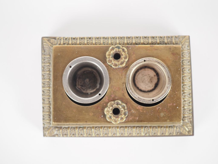 Encrier fin XIXème - début XXème figurant "Napoléon à cheval". Dim. 16