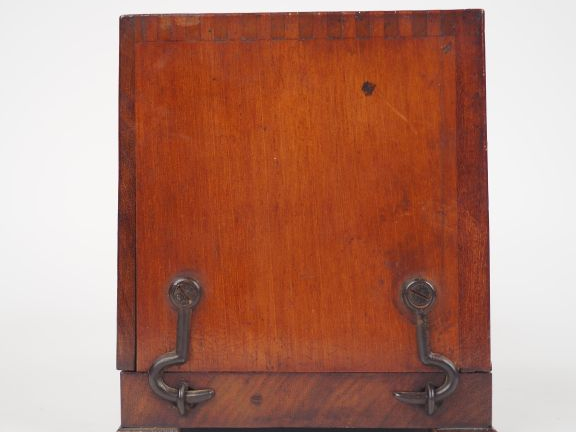 Baromètre holostérique dans son coffret en bois et verre. Dim. 16 x 28