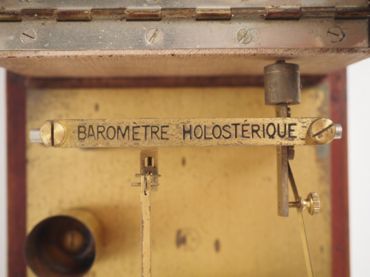 Baromètre holostérique de la Marine Nationale, dans son coffret. Dim. 