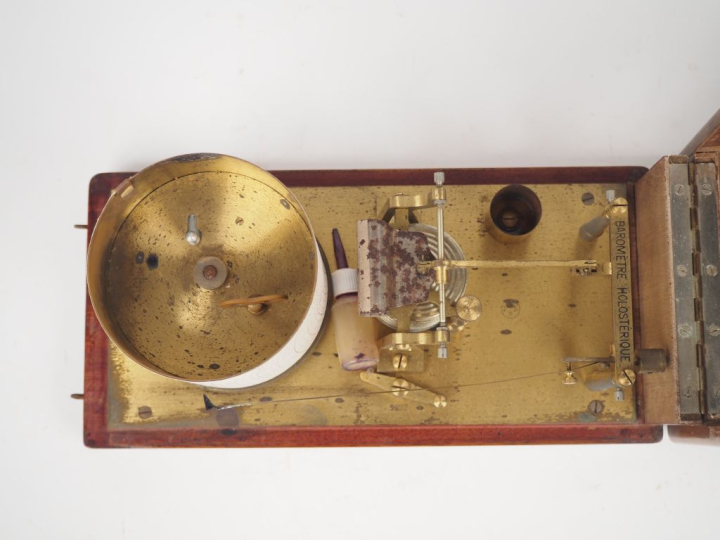 Baromètre holostérique de la Marine Nationale, dans son coffret. Dim. 