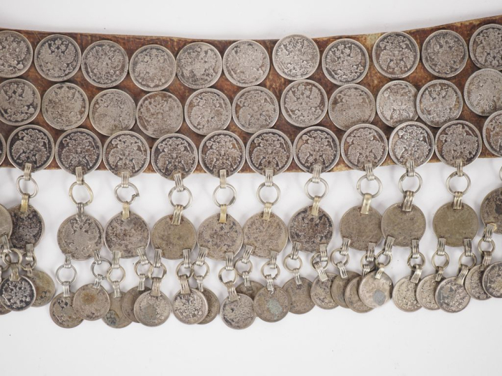 Ceinture Kabardienne en cuir circassien ornée de pièces en argent russ