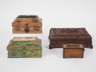 Vente aux enchères Coffret fin XIXème - début XXème en bois sculpté à décor de fleurs en 