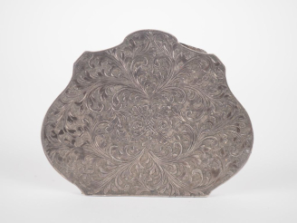 Vente aux enchères Poudrier 1900 de style Louis XV en argent, intérieur à fond de glace. 