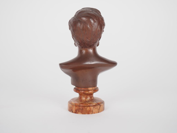 Sujet en bronze à patine brune sur un socle en marbre, "Wagner". H. 12