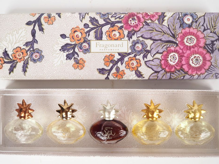 Ensemble de flancons de parfums :  - Jean Patou, eau de Joy - Guerlain