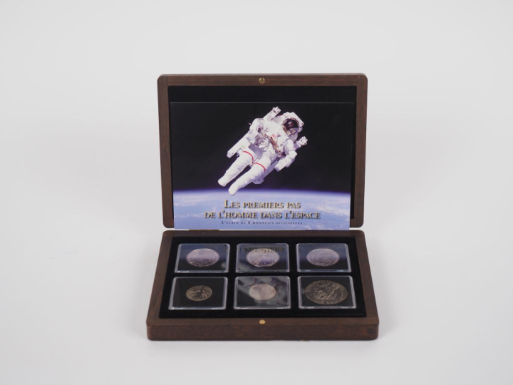 Ecrin de collection contenant 6 monnaies officielles, "les premiers pa