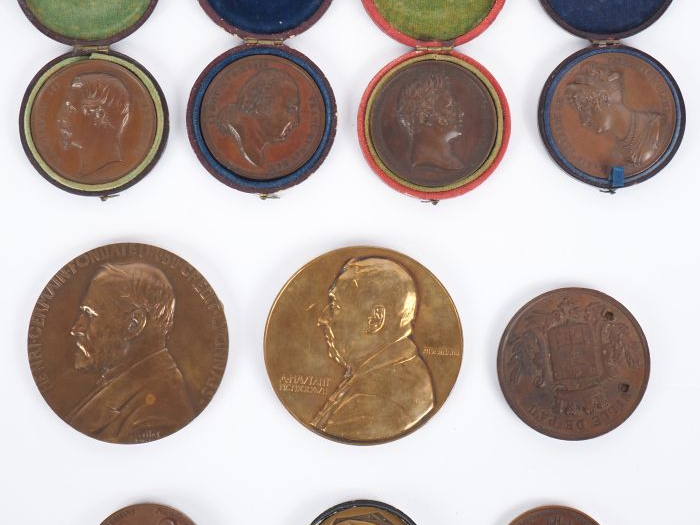 10 différentes médailles en bronze ou métal d'après Caqué, Gayrard, An