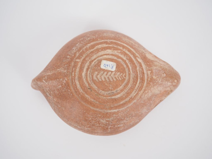 Lampe romaine au médaillon orné de des bustes d’Isis et Sérapis ?. III