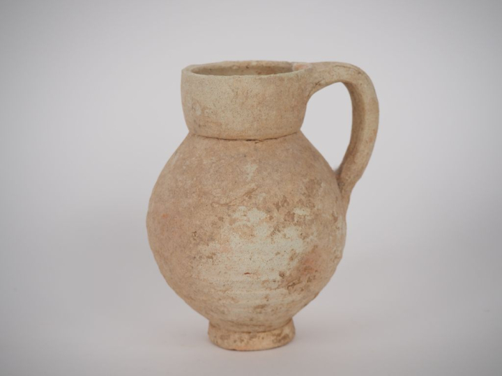 Céramique punique ? Vase beige à panse ovoïde. 13 cm Expert : Jean-Syl