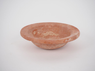Vente aux enchères Céramique punique ? Vase beige à panse ovoïde. 13 cm Expert : Jean-Syl