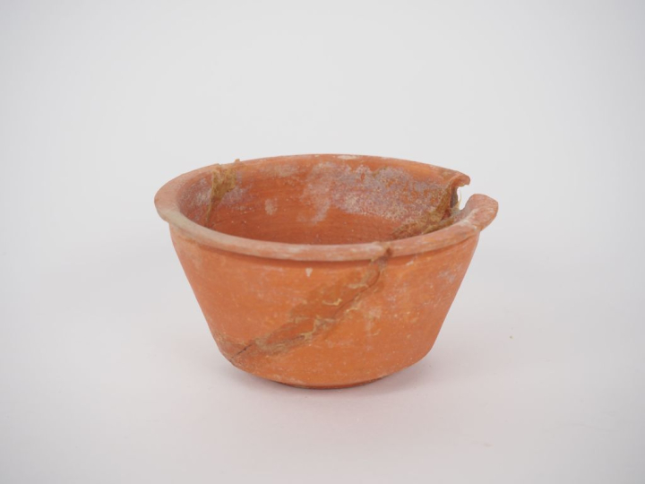 Céramique sigillée romaine. Afrique du Nord. D. 10 cm (collages et man