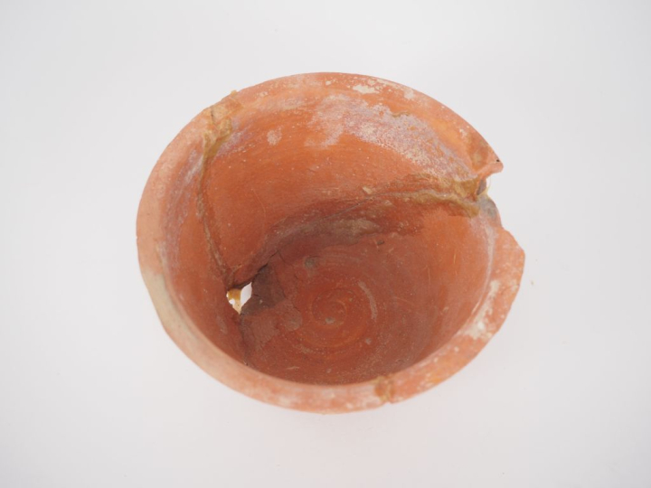 Céramique sigillée romaine. Afrique du Nord. D. 10 cm (collages et man