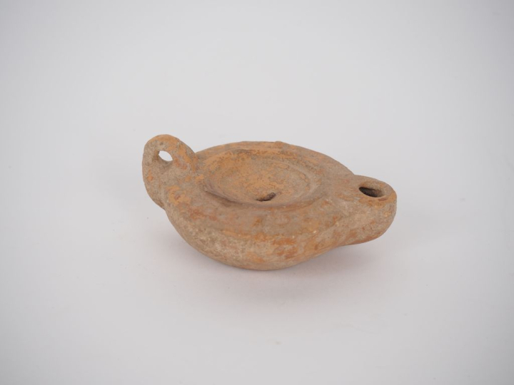 Lampe romaine. IIe s. apr. J.-C. 10,5 cm Expert : Jean-Sylvain Caillou
