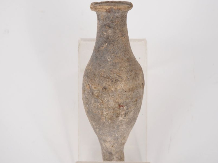 Balsamaire en terre cuite. II-Ier s. av. J.-C. 12 cm Expert : Jean-Syl