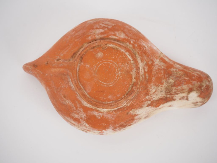 Lampe chrétienne d’Afrique du Nord. V-VIe s. apr. J.-C. 14,5 cm. Exper