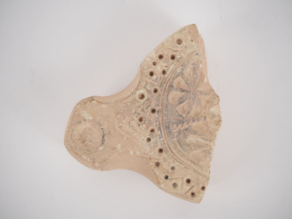 Vente aux enchères Fragment de matrice pour fabriquer un moule de lampe à huile. 7 cm Exp