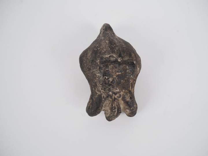 Lampe de style antique. 10,5 cm Expert : Jean-Sylvain Caillou, EI.