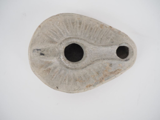 Vente aux enchères Syrie-Palestine. Lampe byzantine en terre cuite. V-VIe s. apr. J.-C. 1