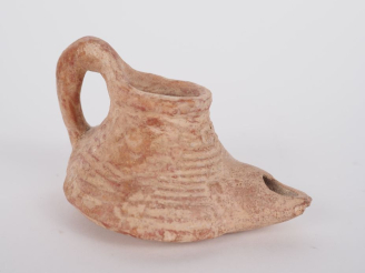 Vente aux enchères Palestine (Neguev). Lampe byzantine en terre cuite. VI-VIIe s. apr. J.