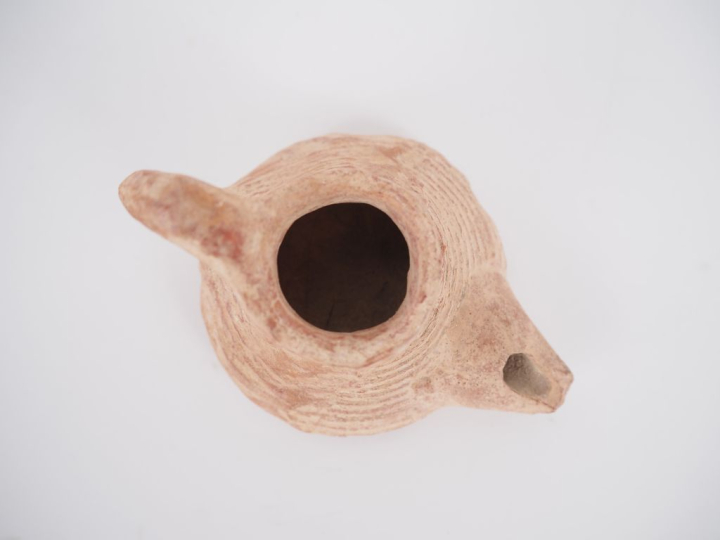 Palestine (Neguev). Lampe byzantine en terre cuite. VI-VIIe s. apr. J.