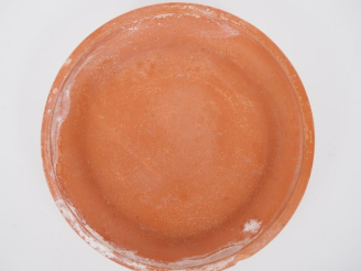 Vente aux enchères Plat en céramique sigillée africaine. III-Ve s. apr. J.-C. D. 24 cm (a