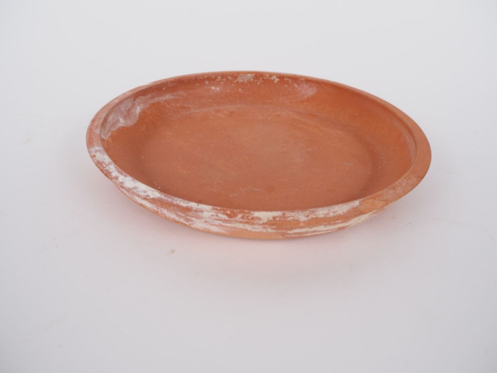 Plat en céramique sigillée africaine. III-Ve s. apr. J.-C. D. 24 cm (a