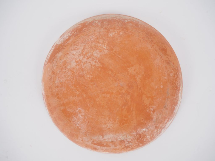 Plat en céramique sigillée africaine. III-Ve s. apr. J.-C. D. 24 cm (a